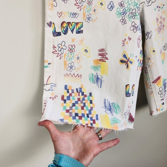 AE PRIDE low-rise Baggy Bermuda Stretch Shorts Dopamine Dressing Candy Rav - Picture 4 of 12